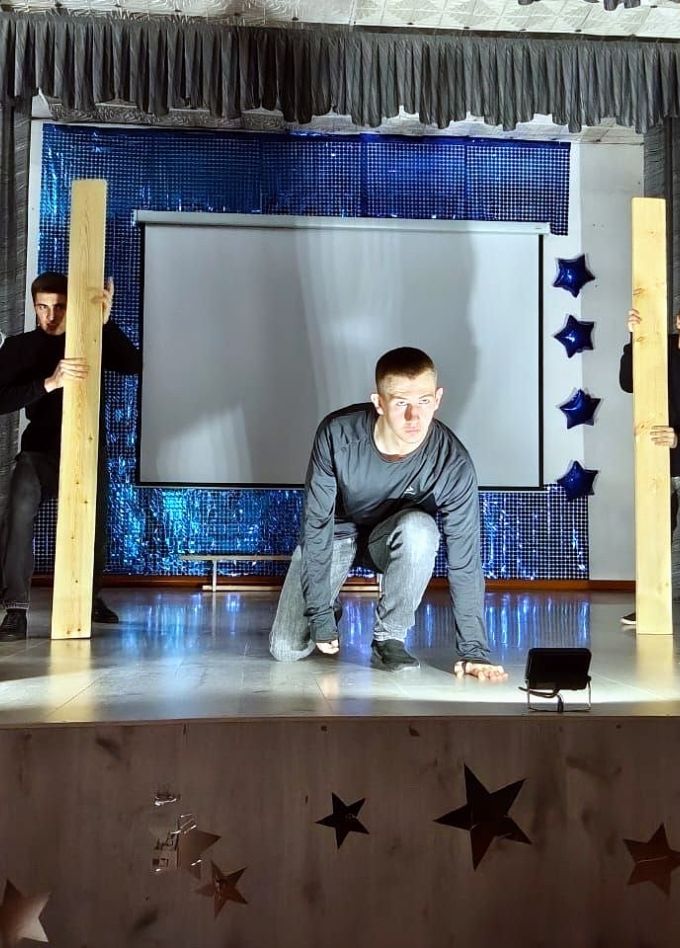 Это мы идём, чтоб стать людьми