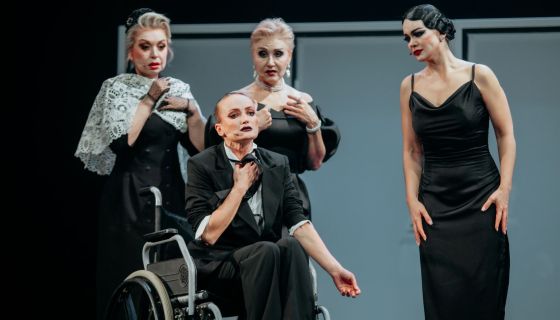 Музыкальный спектакль «Восемь женщин»